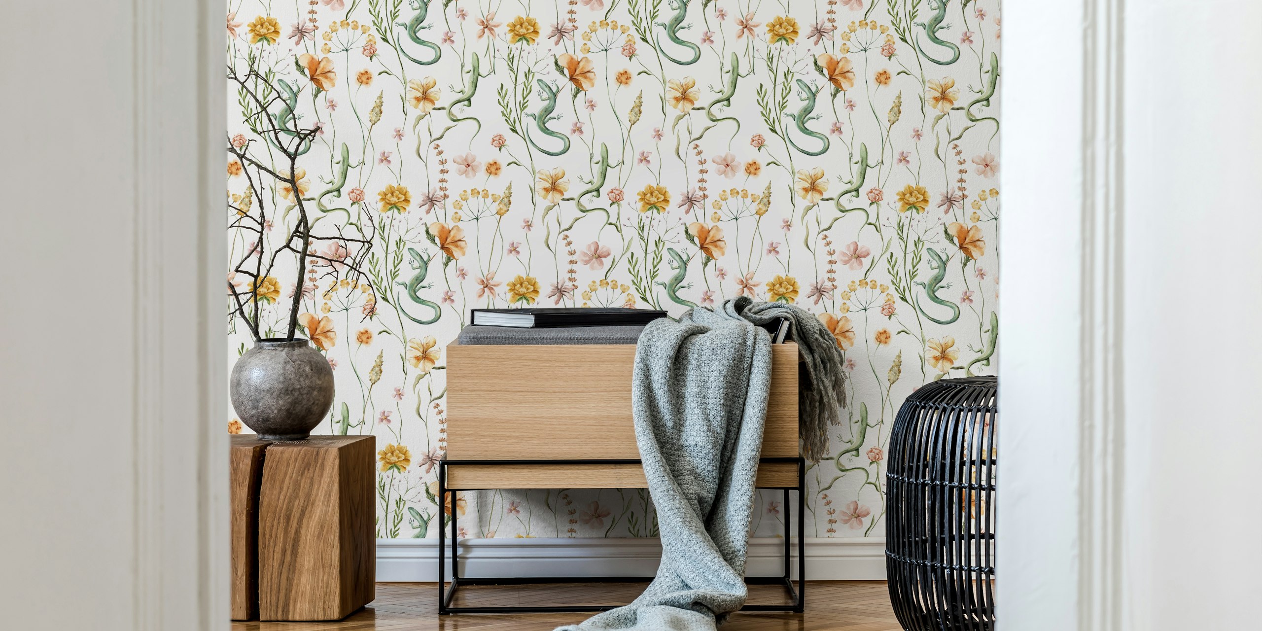 Enchanting wildflowers en salamander behang