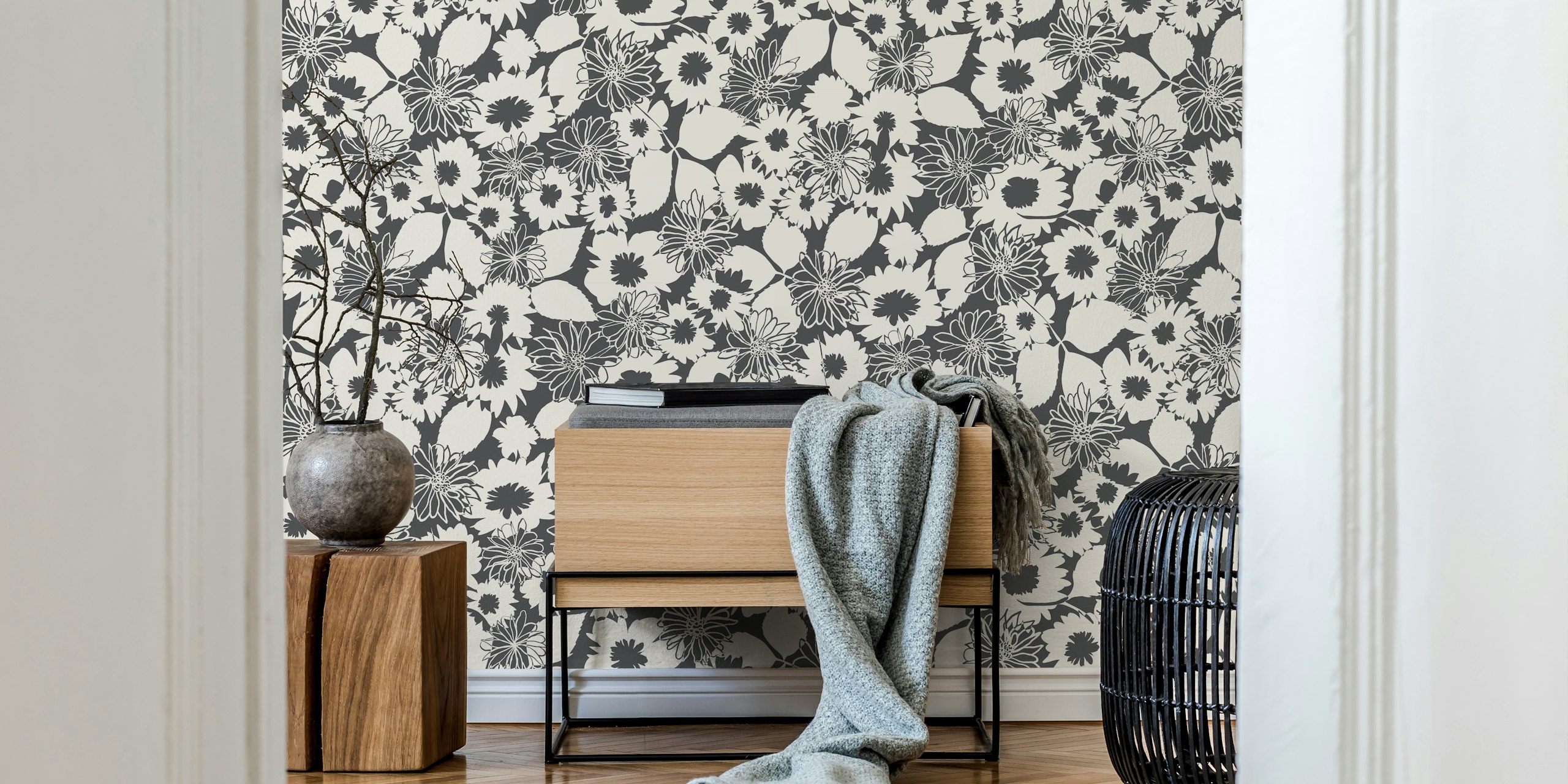 Floral pattern in grey with black outlines wallpaper