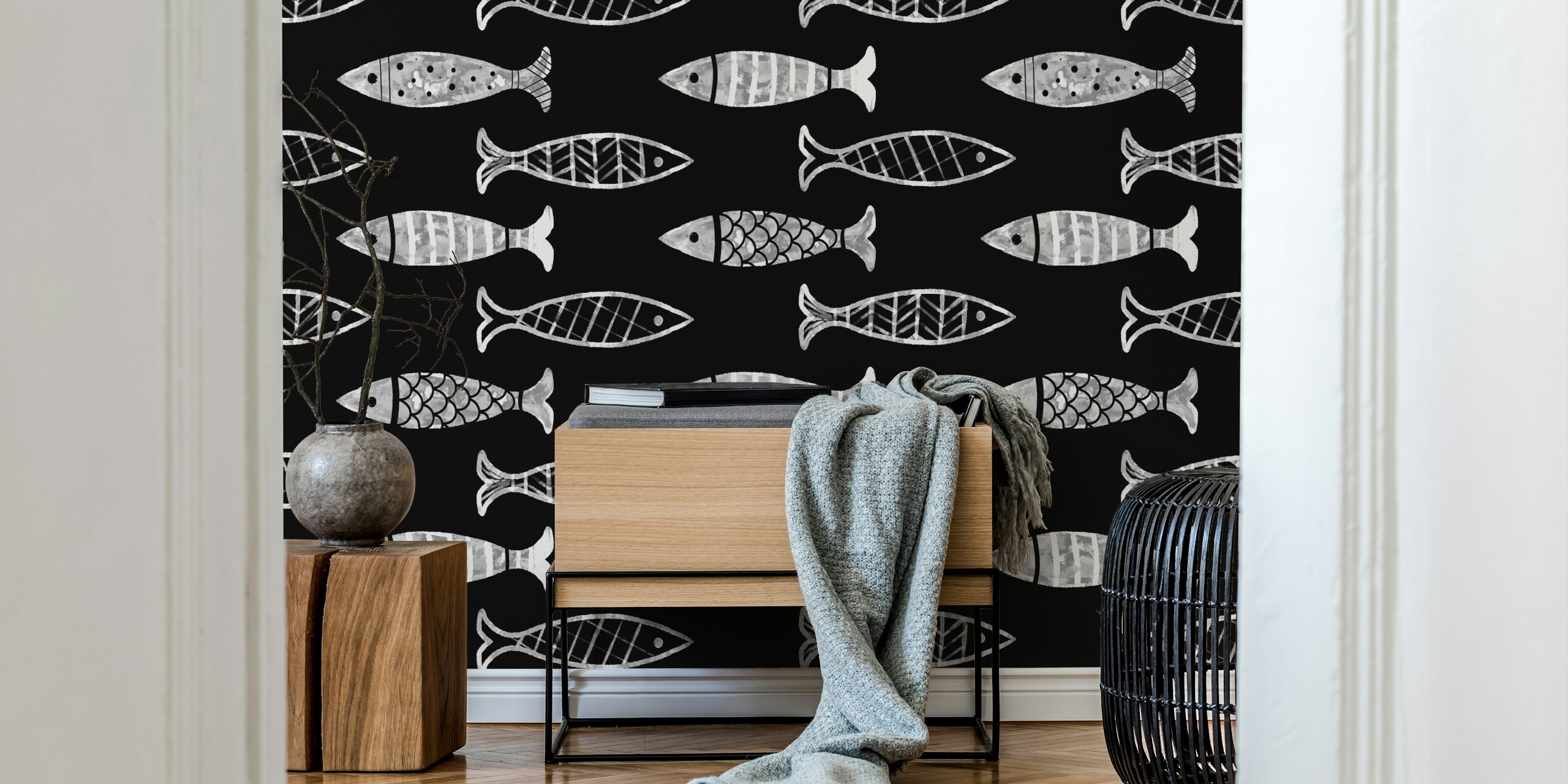 Fotomural vinílico de parede monocromático com padrão de peixe em um fundo escuro.