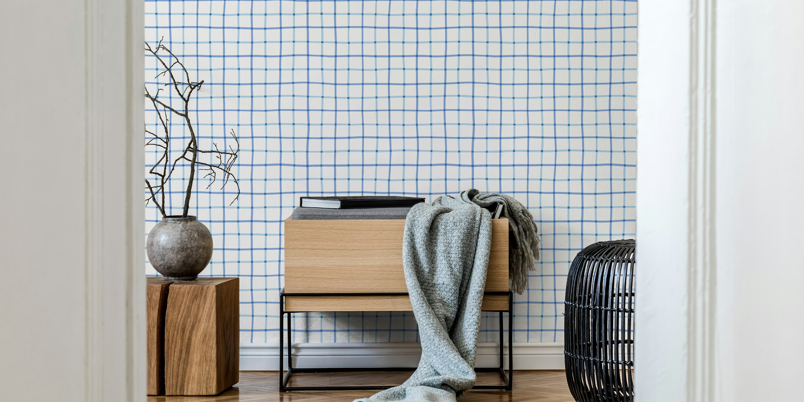 Hand drawn grid in shades of blue in een kamer