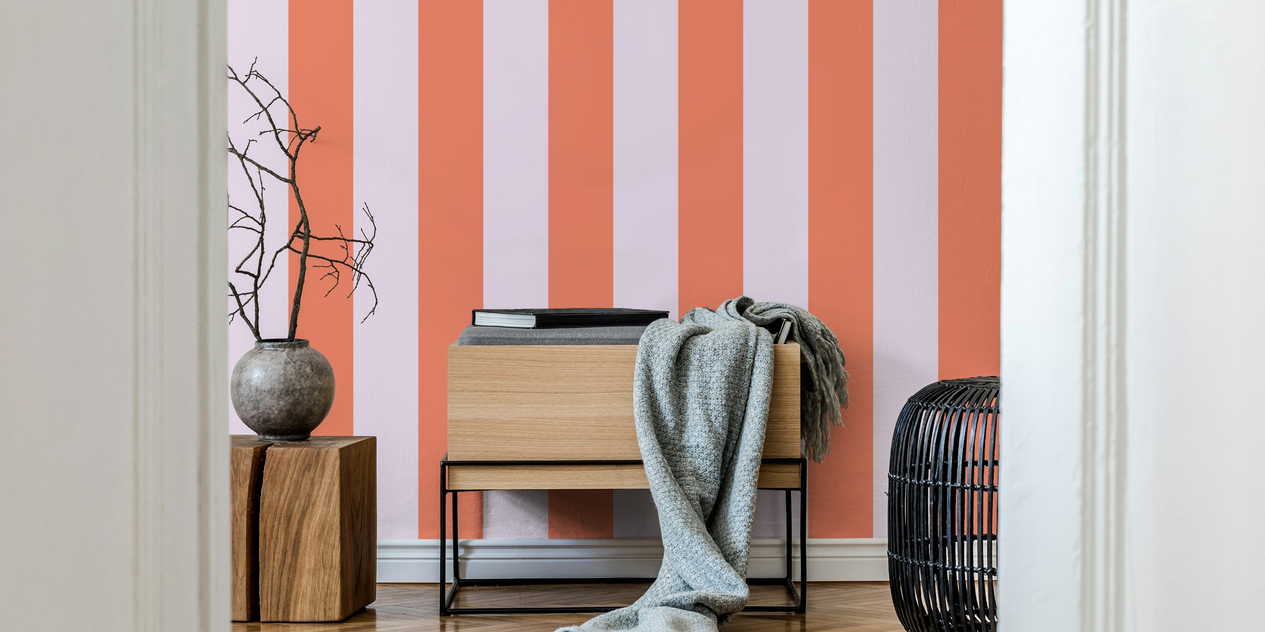 Bold vertical stripes lavender coral tapet