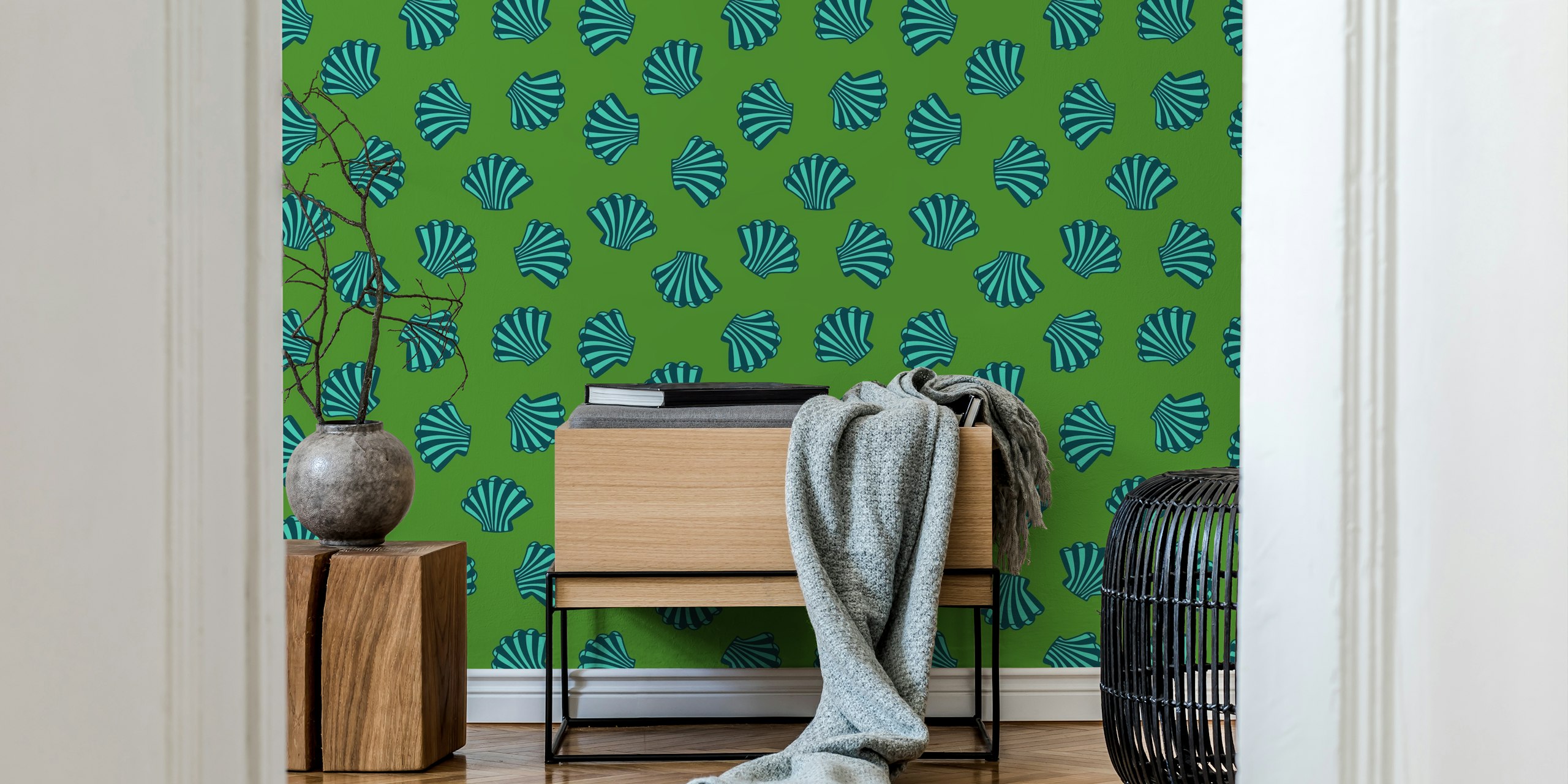 Marine green scallop shell Tapete in einem Zimmer