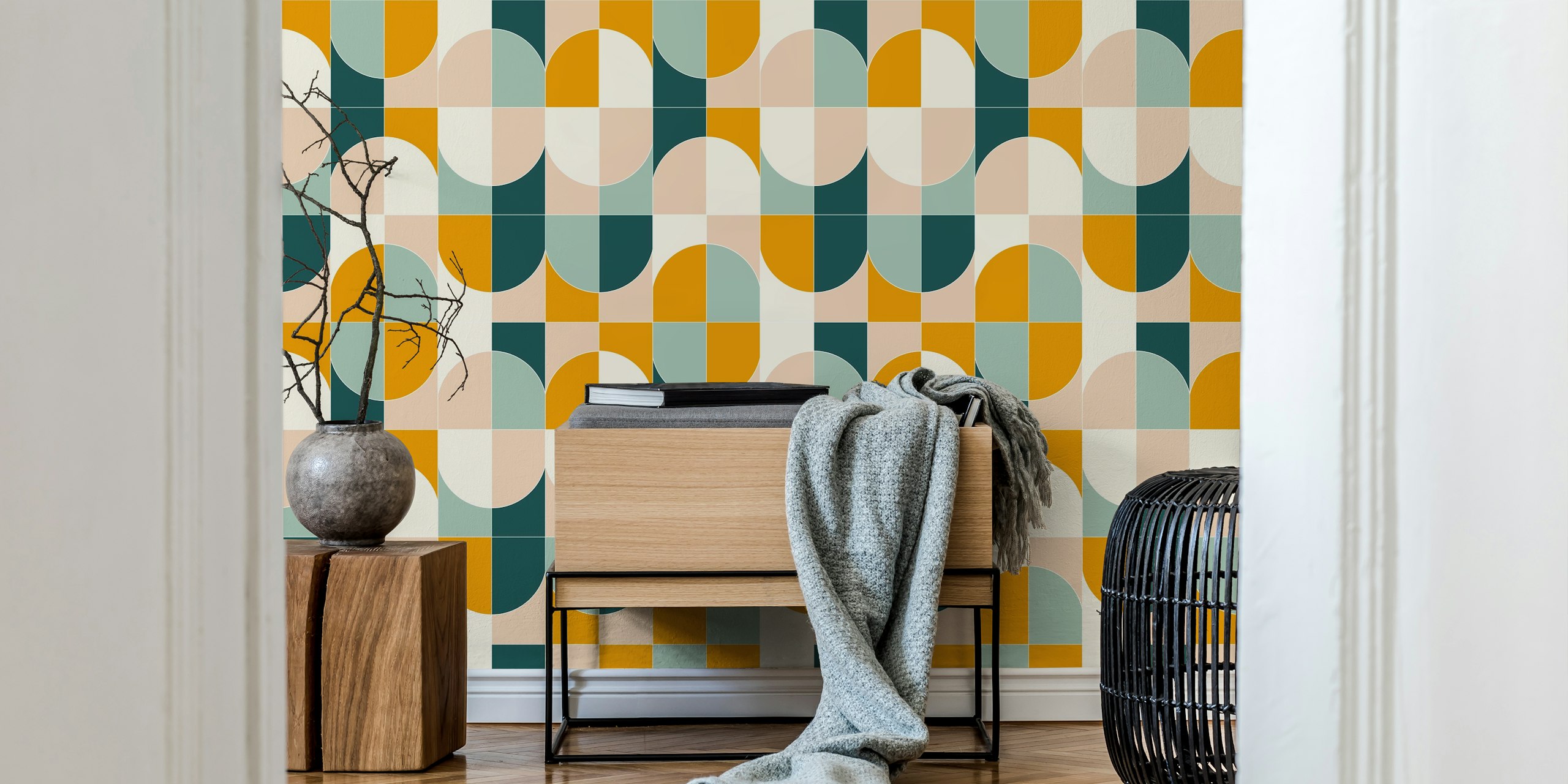 Design de papel de parede Bold Geo Tiles em um quarto
