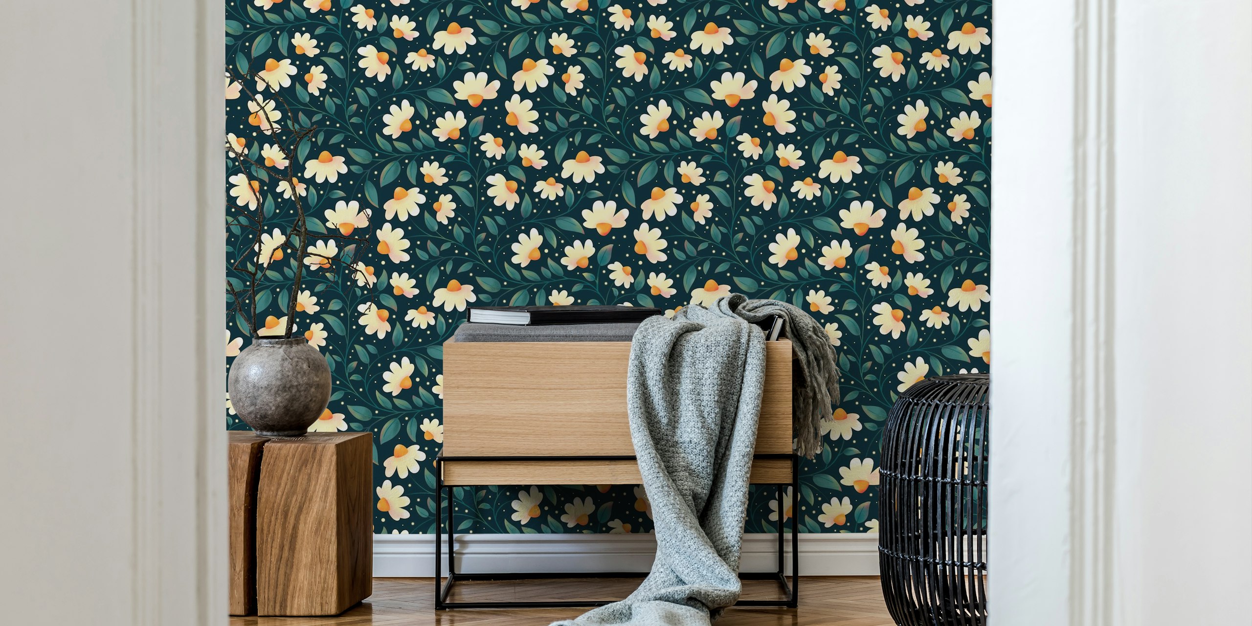 Papel tapiz floral Midnight Daisy Garden en una habitación