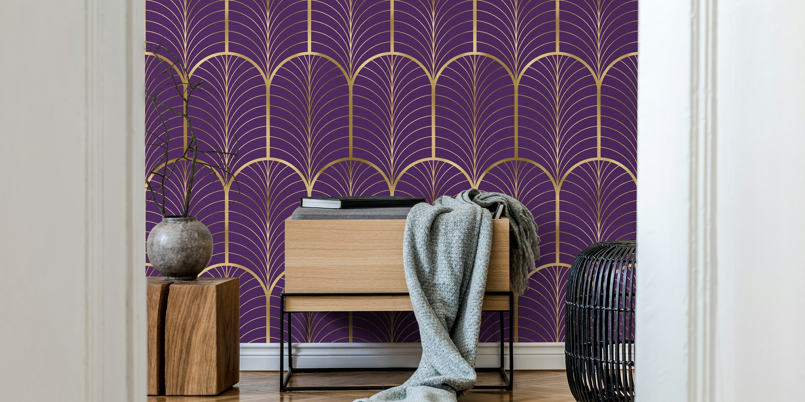 Art Deco behang in goud en donkerpaars