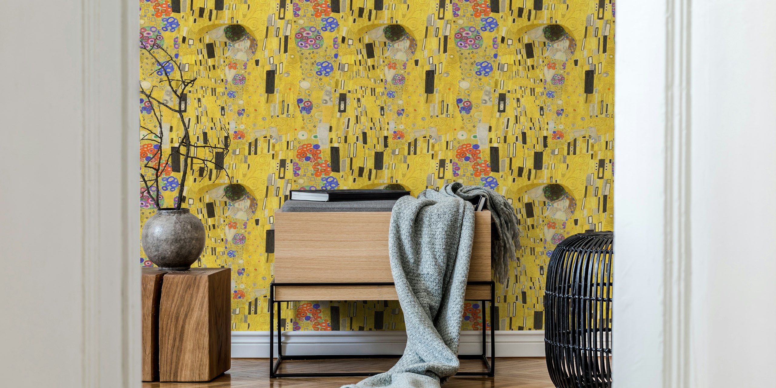 Gustav Klimt - The Kiss Pattern wallpaper in setting