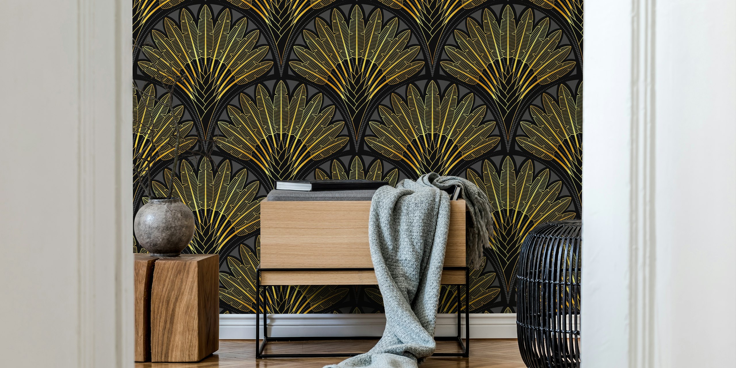 Art Deco palm leaves in gold and black wallpaper