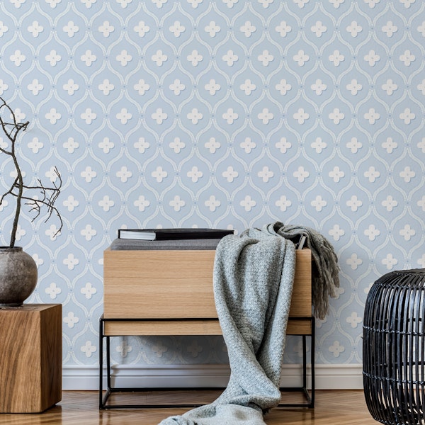 Quatrefoil trellis - country air blue