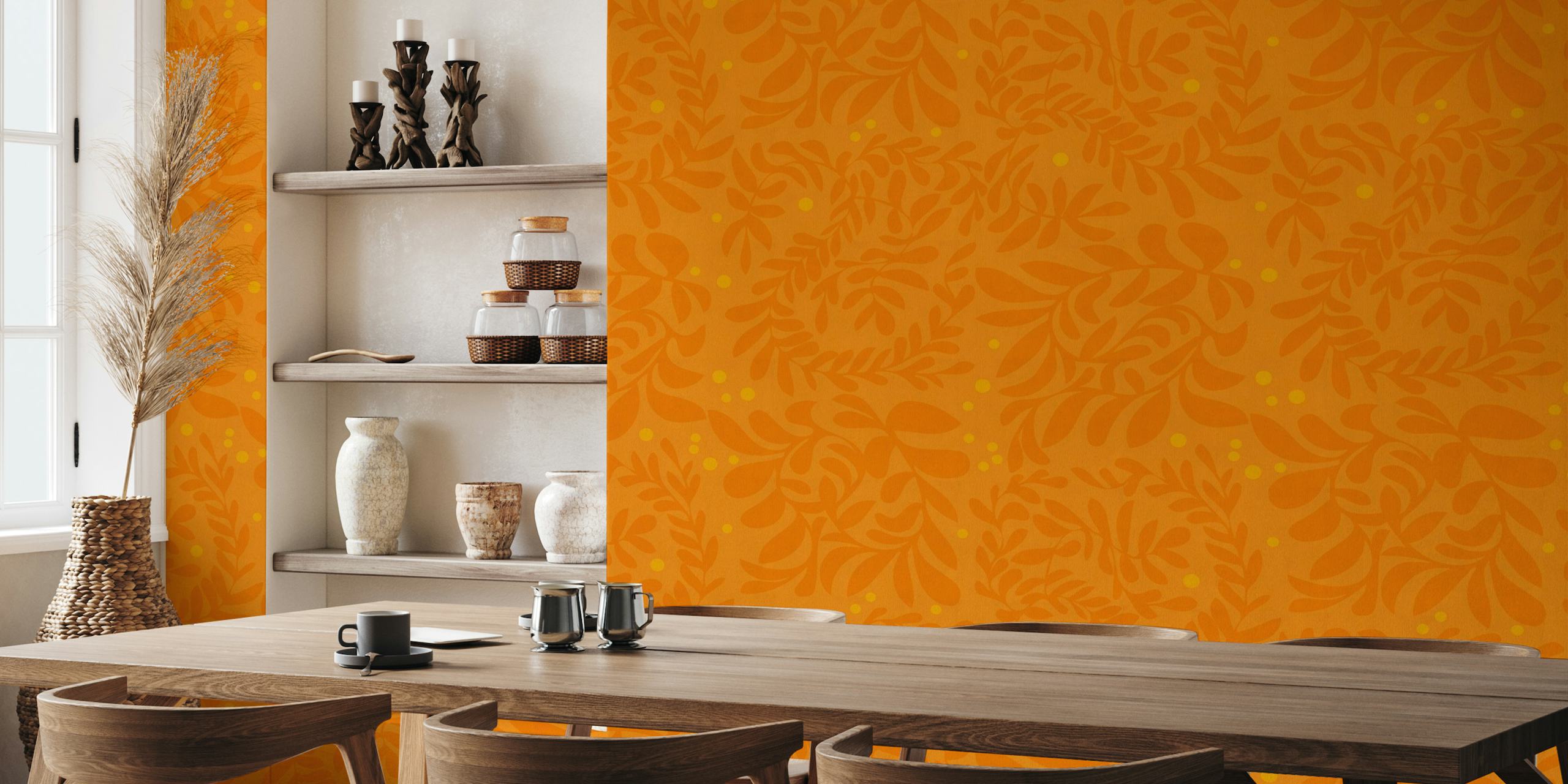 Syksyinen seinämaalaus, jossa lehtikuvio oranssilla taustalla.