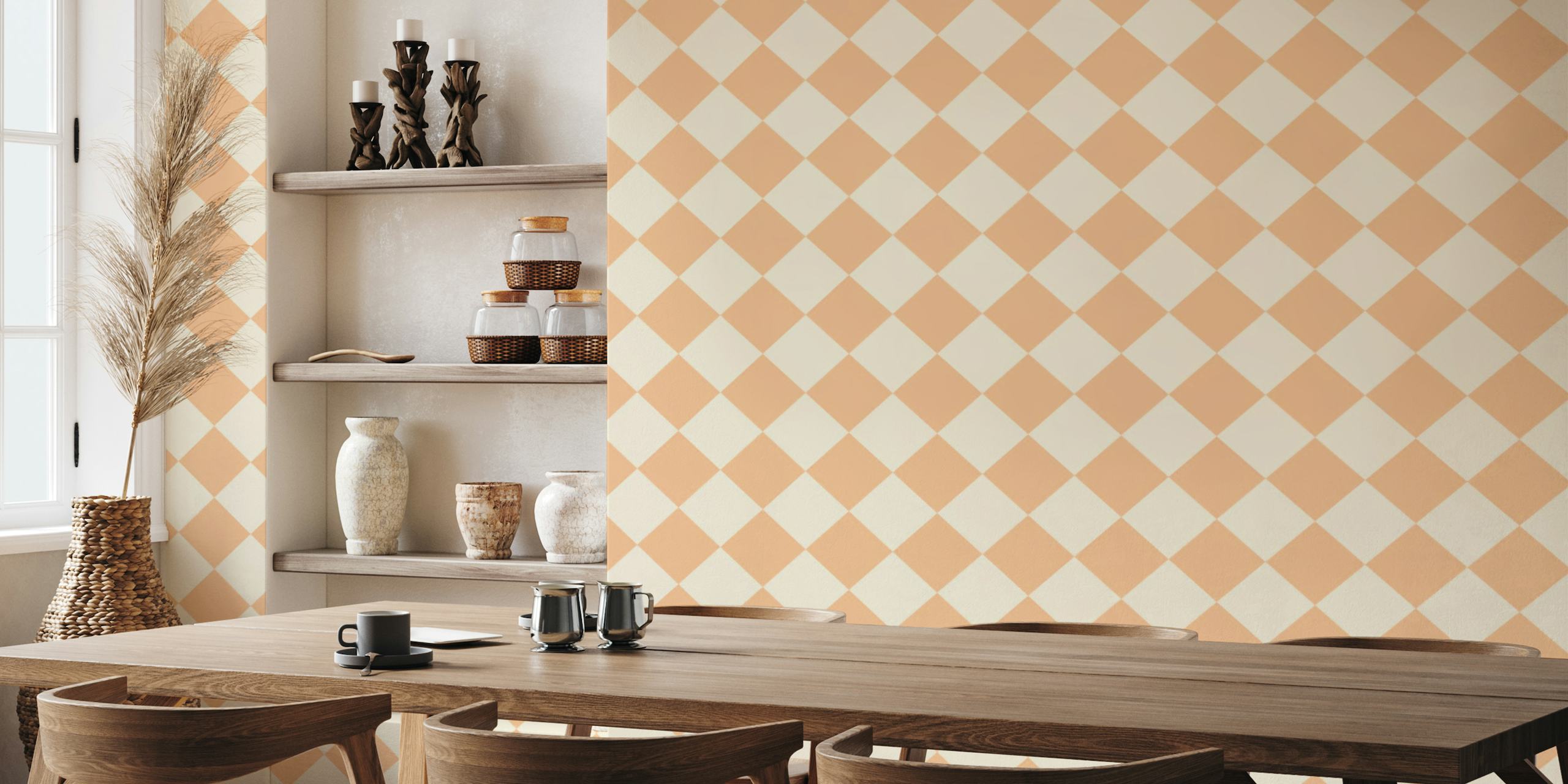Suuri diagonaalinen shakkitaulukuvioinen seinämaalaus persikan ja kerman värisenä