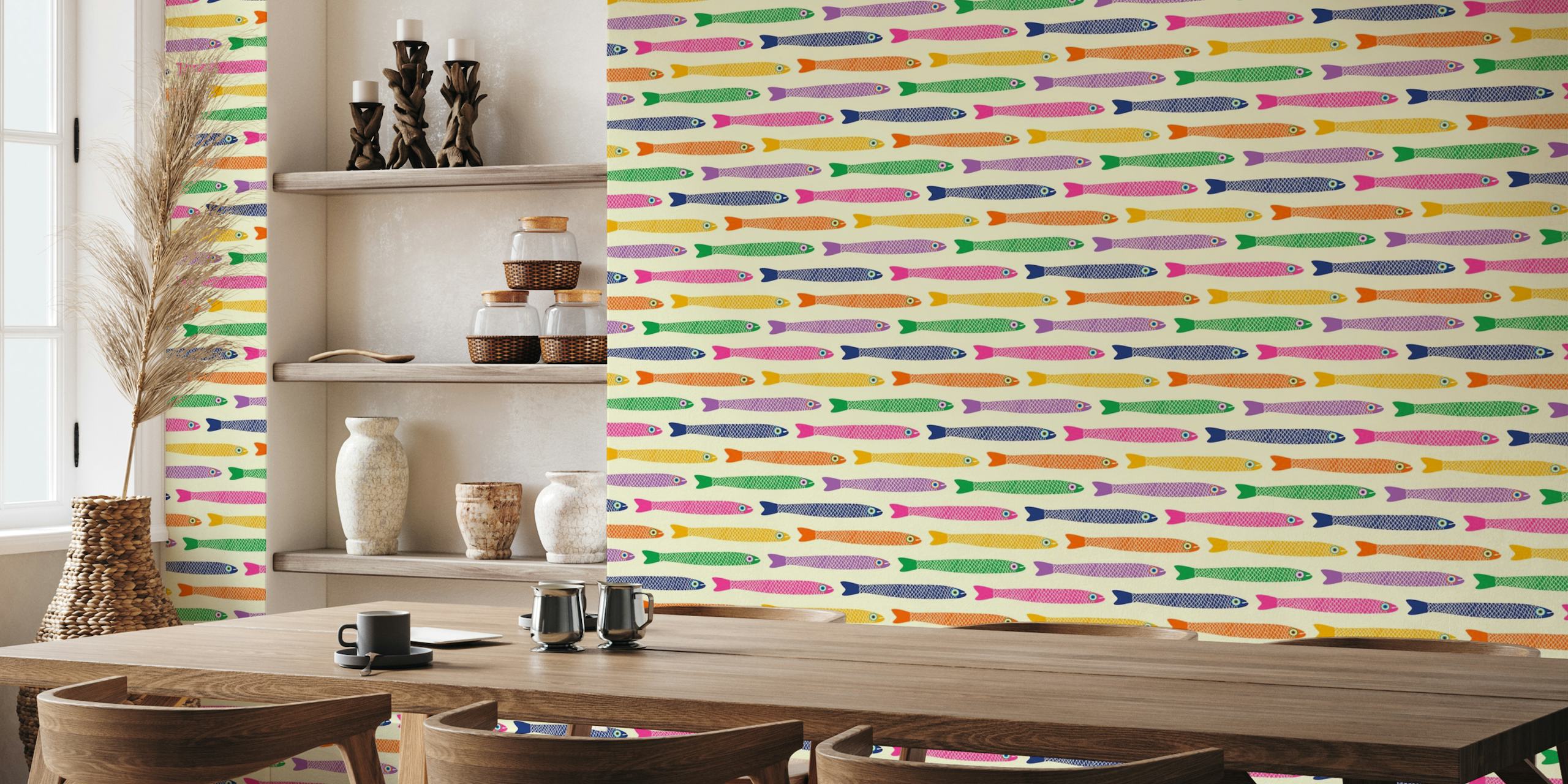 Kleurrijke horizontale strepen van vissen op een crèmekleurige muurschildering als achtergrond