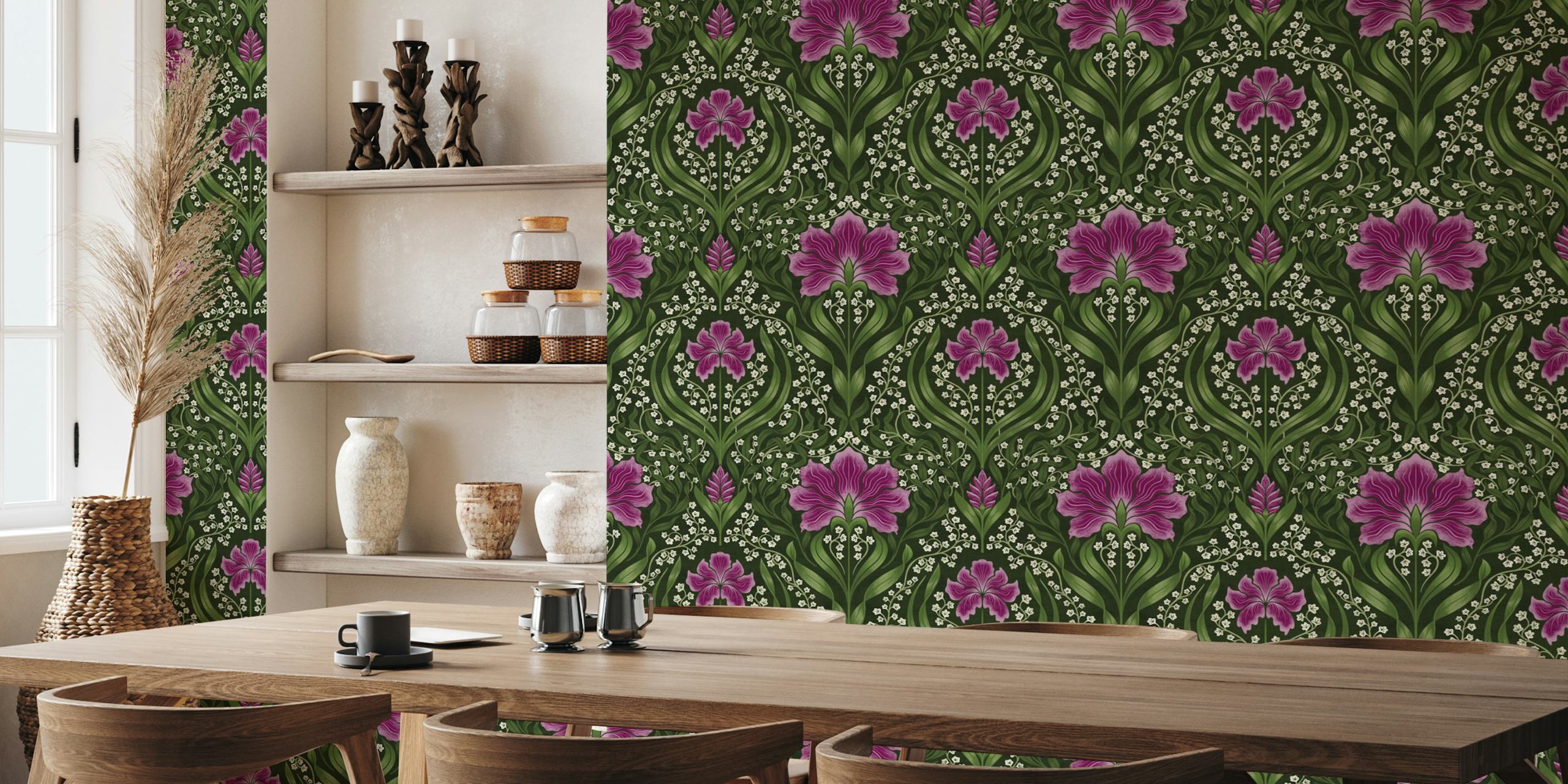 Intricate floral damask wallpaper in een kamer