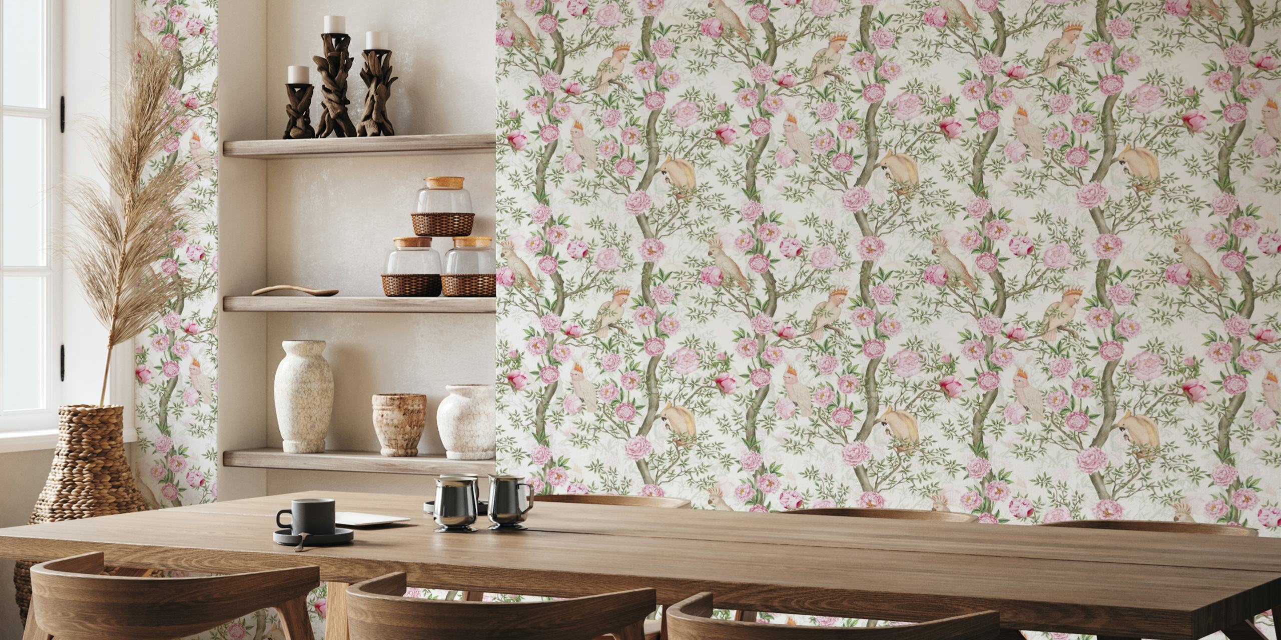 Mural de parede estilo chinoiserie com pássaros e flores rosa em um fundo branco