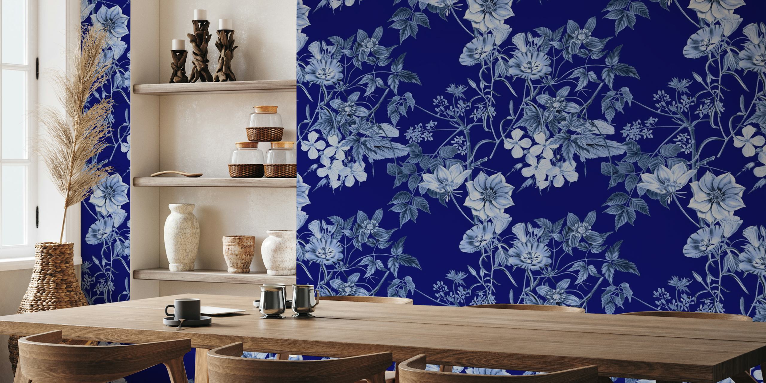 Papier peint floral bleu profond avec un motif de fleurs complexe