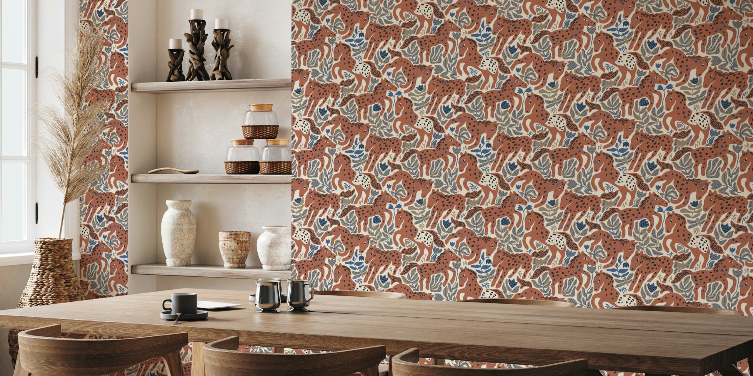 Illustratieve muurschildering met een patroon van wilde Appaloosa-paarden afgewisseld met op de natuur geïnspireerde motieven