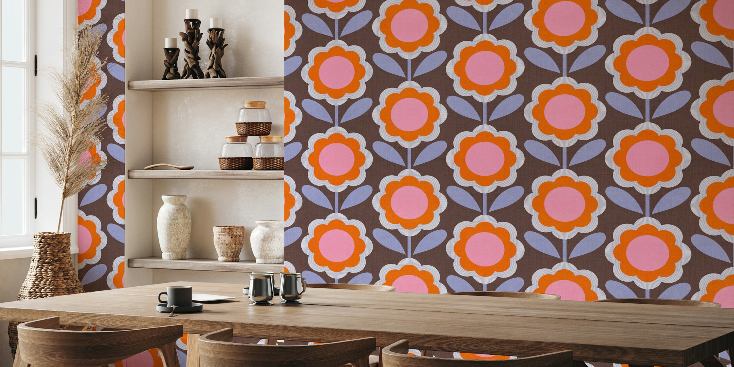 Retro Blumendekor mit orange, rosa und lila Blumen auf braunem Hintergrund Tapete