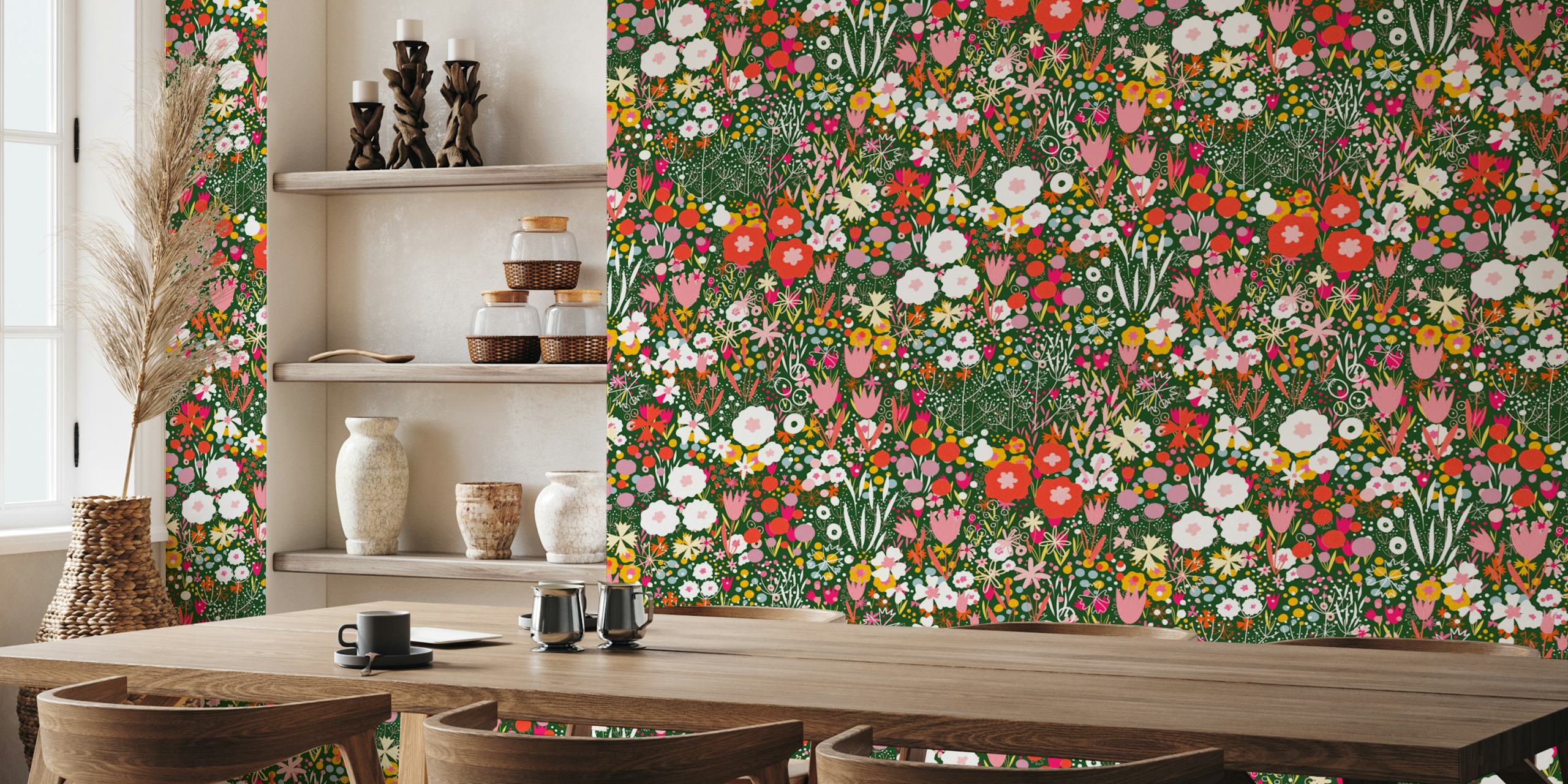 Farverig blomster tapet i et rum