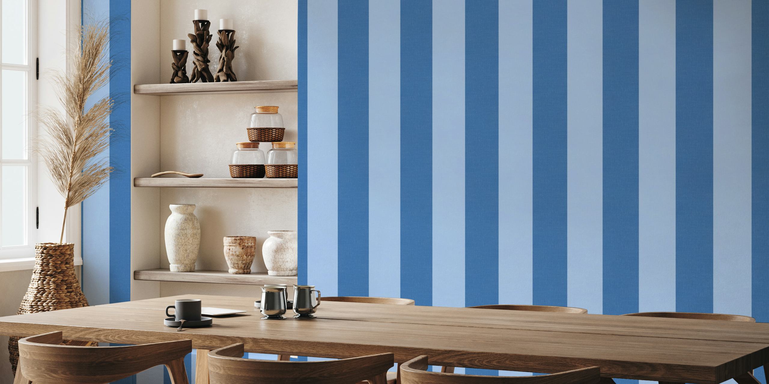 Wide textured blue stripes papel de parede em um quarto