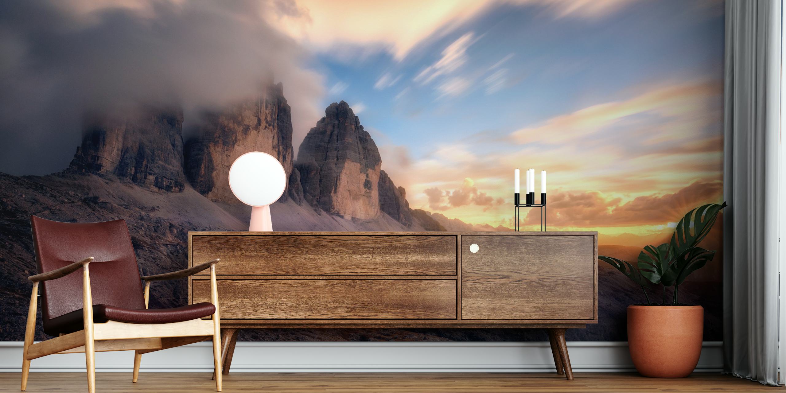 Dramatische Landschaftstapeten in einem Raum