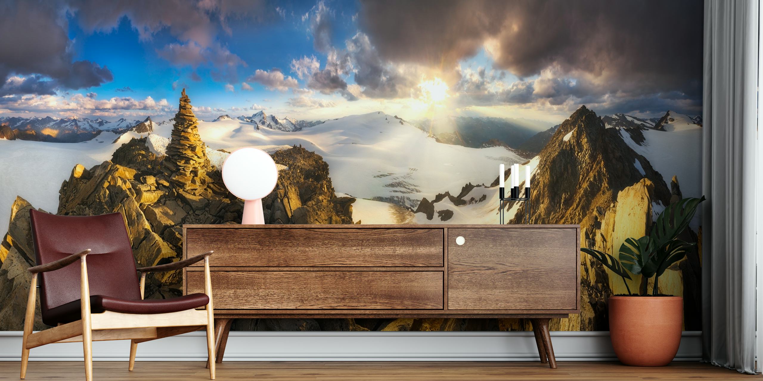 Fotomural vinílico de pôr do sol perfeito com picos de montanhas e céus dramáticos